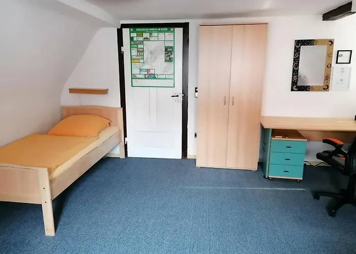Grosses Gaestezimmer Mit Kuehlschrank