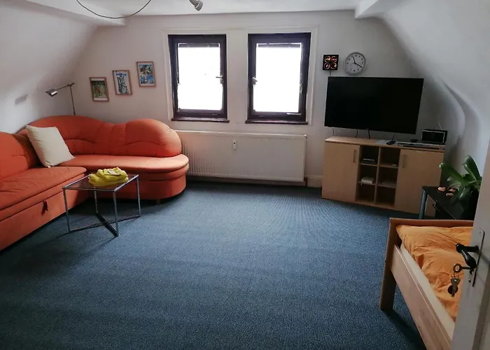 Grosses Gaestezimmer Mit Kuehlschrank
