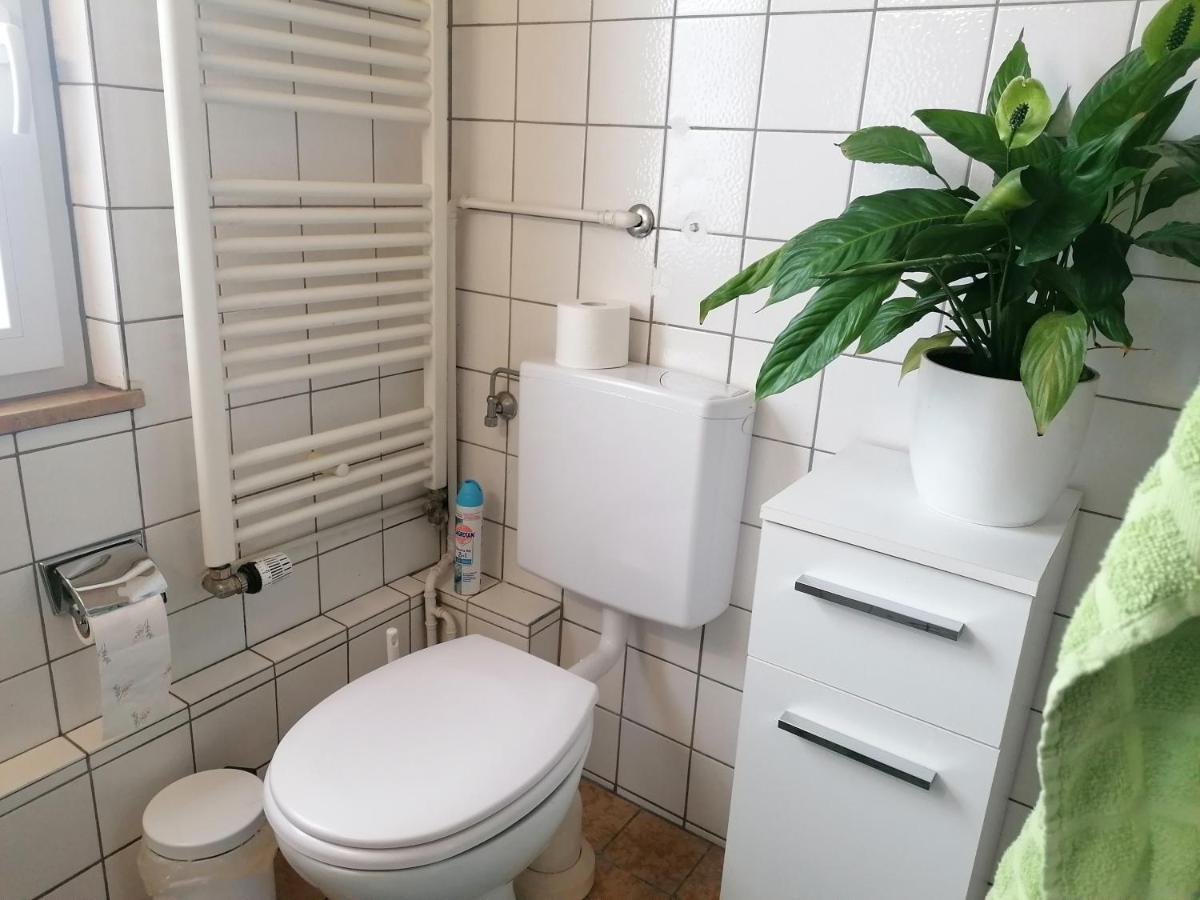 Homestay Grosses Gaestezimmer Mit Kuehlschrank